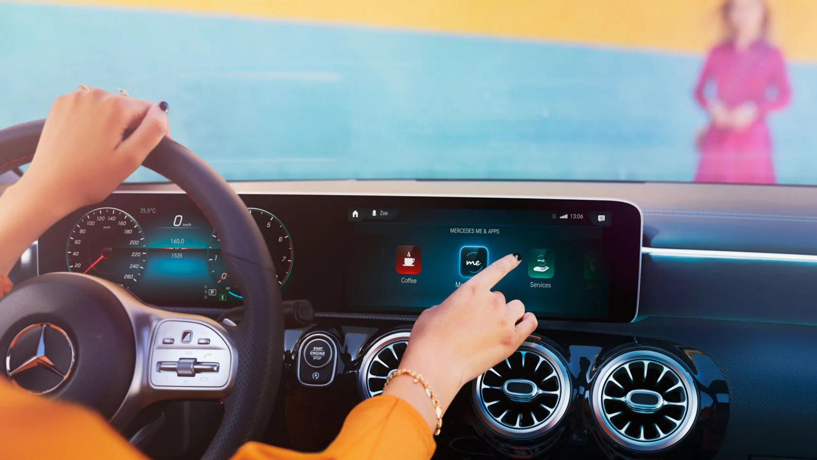 Blick in ein Mercedes-Benz Cockpit